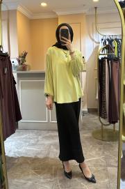 ceremony kolları ince plise ve inci detaylı önü kısa bluz elma yeşili