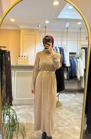 ceremony balıkçı yaka kemer aksesuarlı triko elbise camel